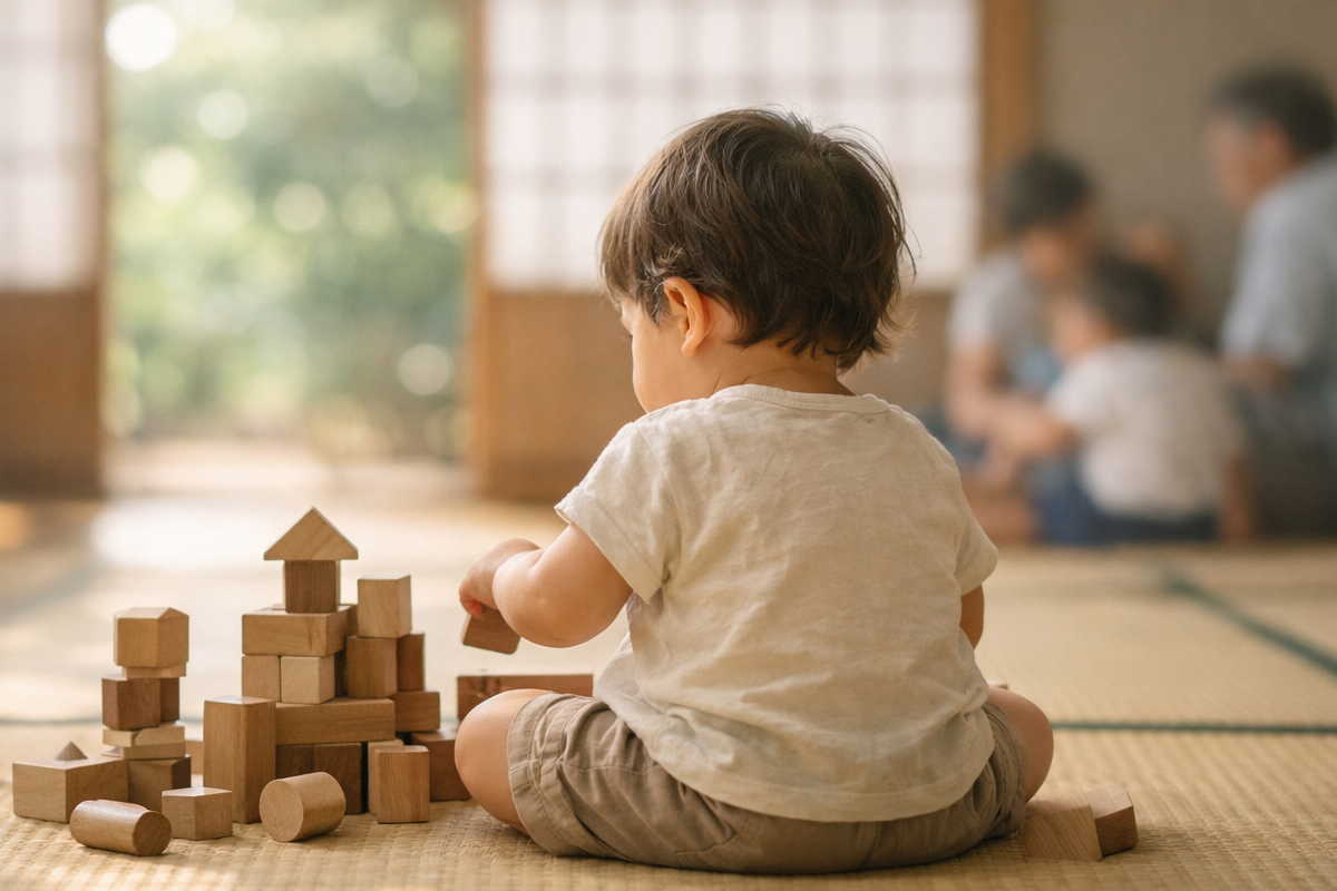 お子様が描いた似顔絵やおもちゃが置かれた温かいお別れの風景