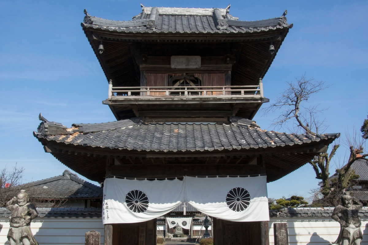熊本市南区川尻の古い町並みと歴史ある寺院の風景