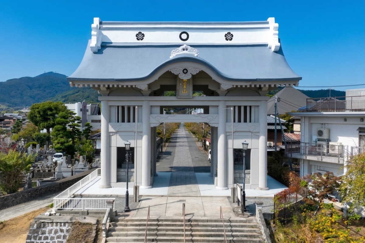 熊本市西区花園の歴史ある寺町や参道の風景